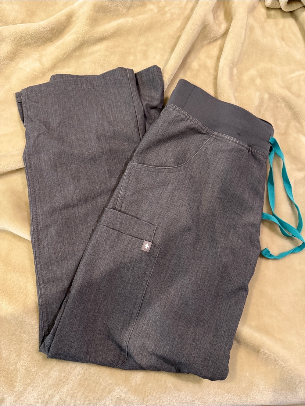 Figs Women's Graphite Cargo Scrub Pants